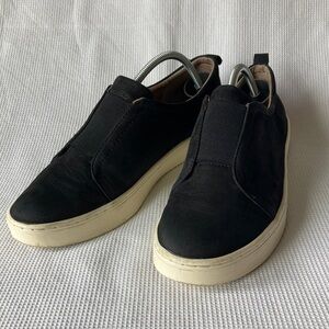 Soffit Safia Black Nubuck Slip-On Shoes Size 9